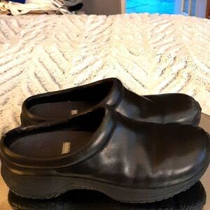 Merrell ‎ Black Leather SlipOns Shoes sz 7 M 37.5 UK